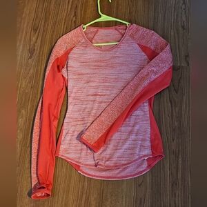 Athleta Running Wild Crew Neck Womens Size XS Long Sleeve Pullover Thumb Holes
